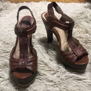 Frye Kara Trapunto T-Strap Heel Sandal